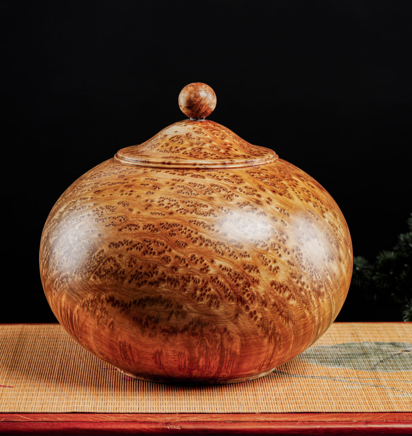 Đồ gỗ đẹp Liên Hà-Bình nu ngọc am cao 22cm đường kính 33cm