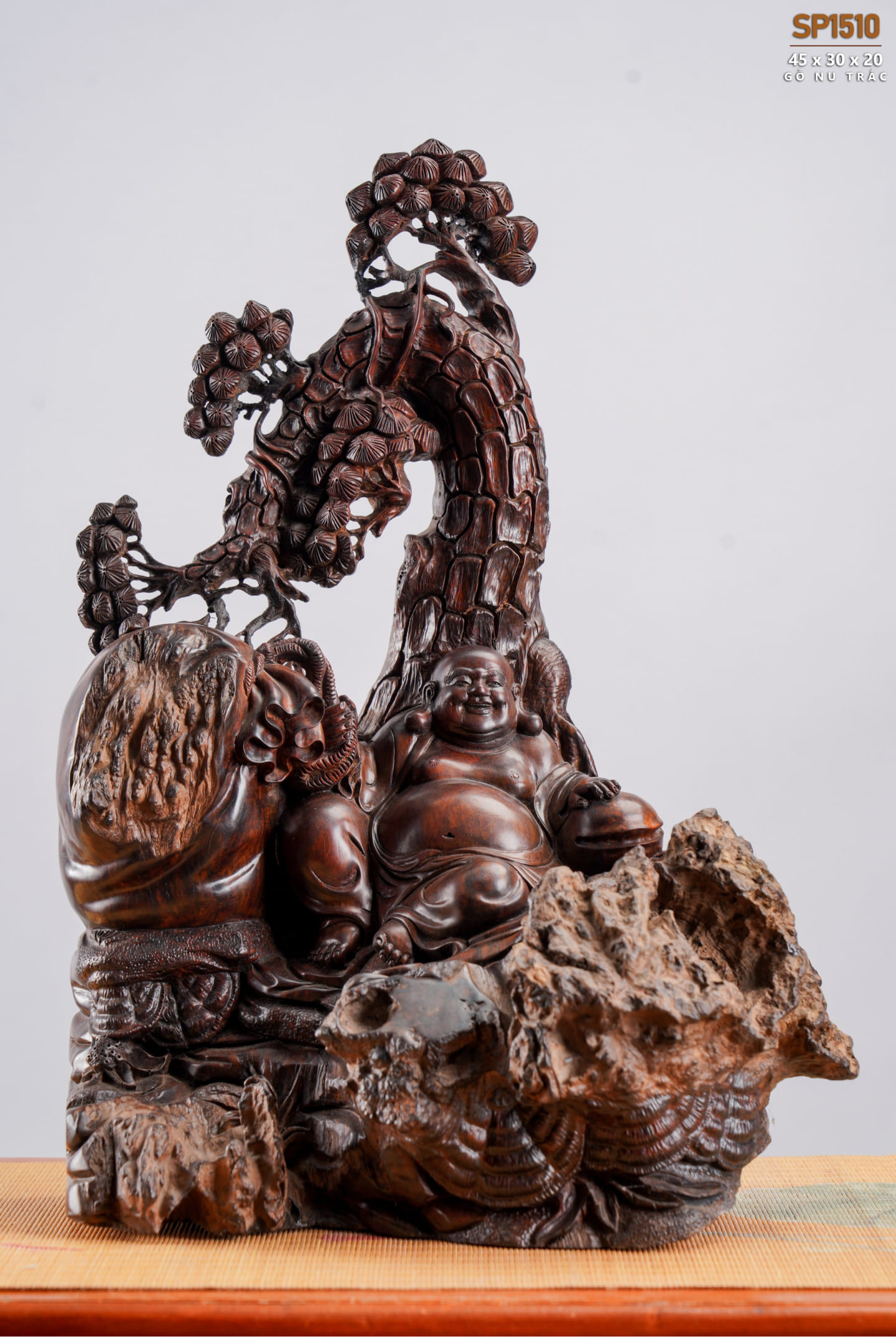 Đồ gỗ đẹp Liên Hà-Tượng phật Di lặc cây tùng gỗ nu trắc